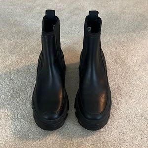 Sorel waterproof boot - size 6